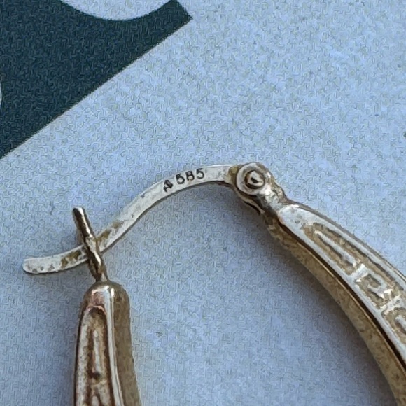 Beautiful 14kg hoop earrings - Picture 5 of 5